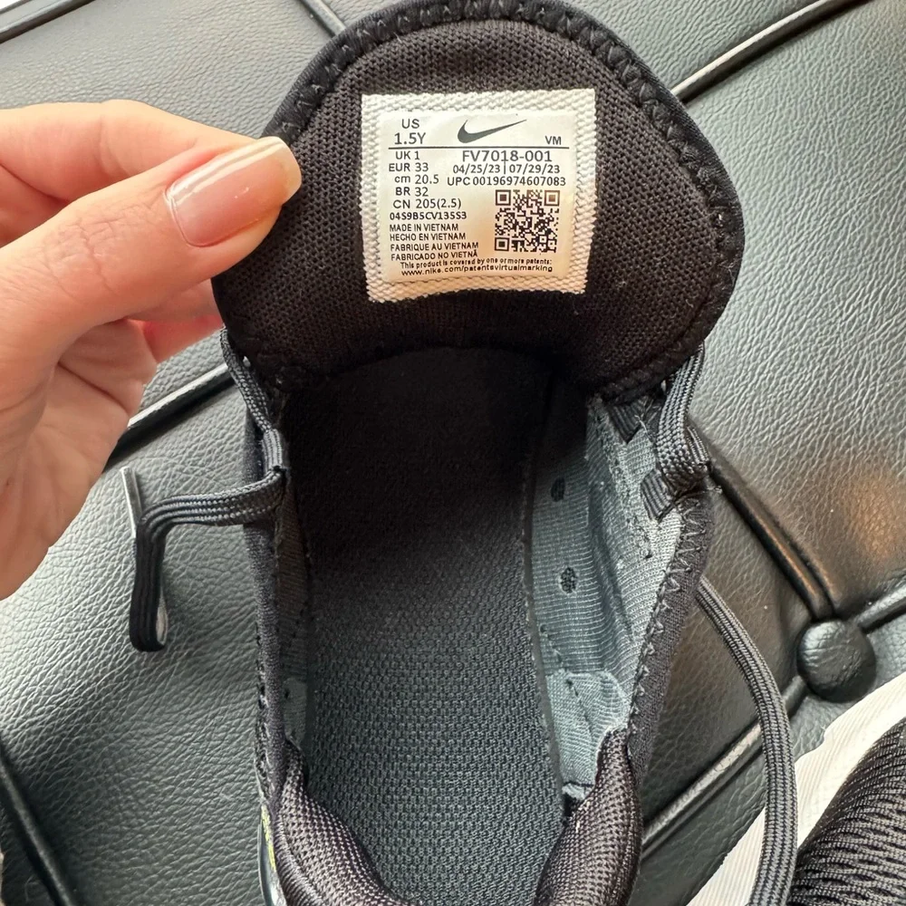 Nike Air Max Black and Neon Green Sneakers - Picture 7 of 7